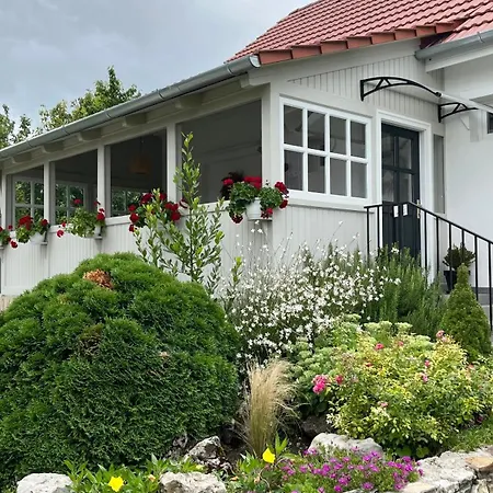Bodor Haz * Balatonhenye
